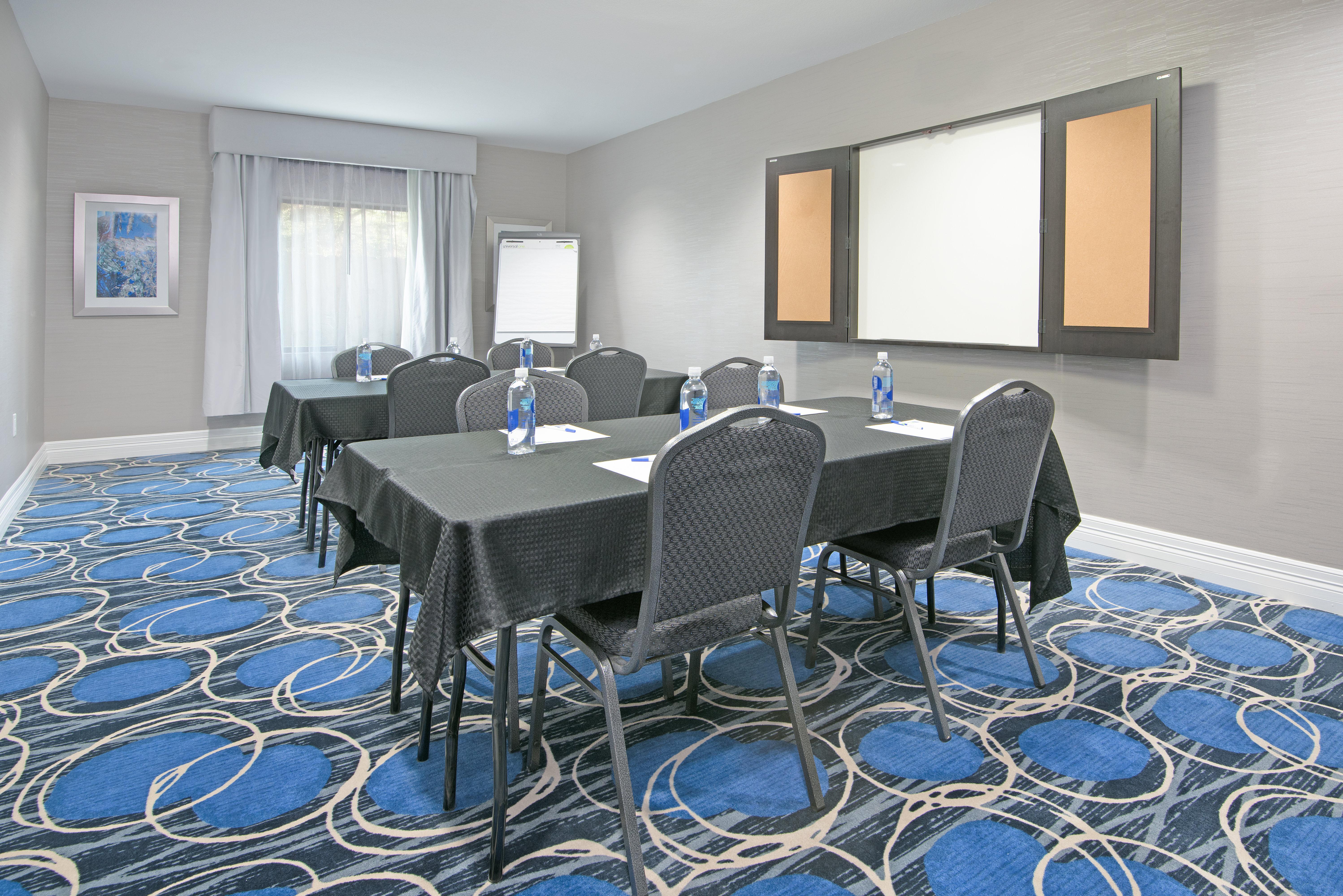Holiday Inn Express And Suites Houston North - Iah Area By Ihg Eksteriør bilde