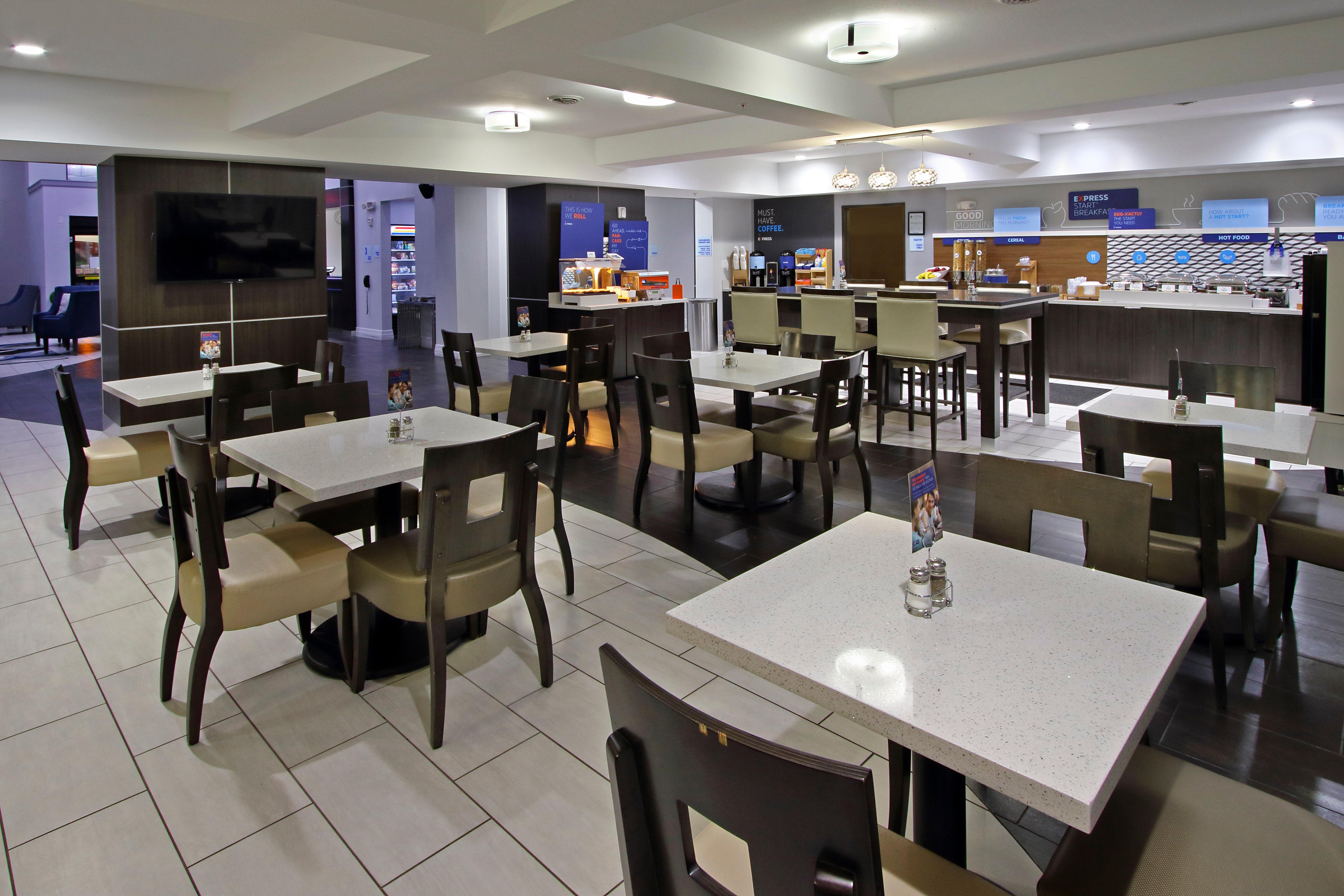 Holiday Inn Express And Suites Houston North - Iah Area By Ihg Eksteriør bilde