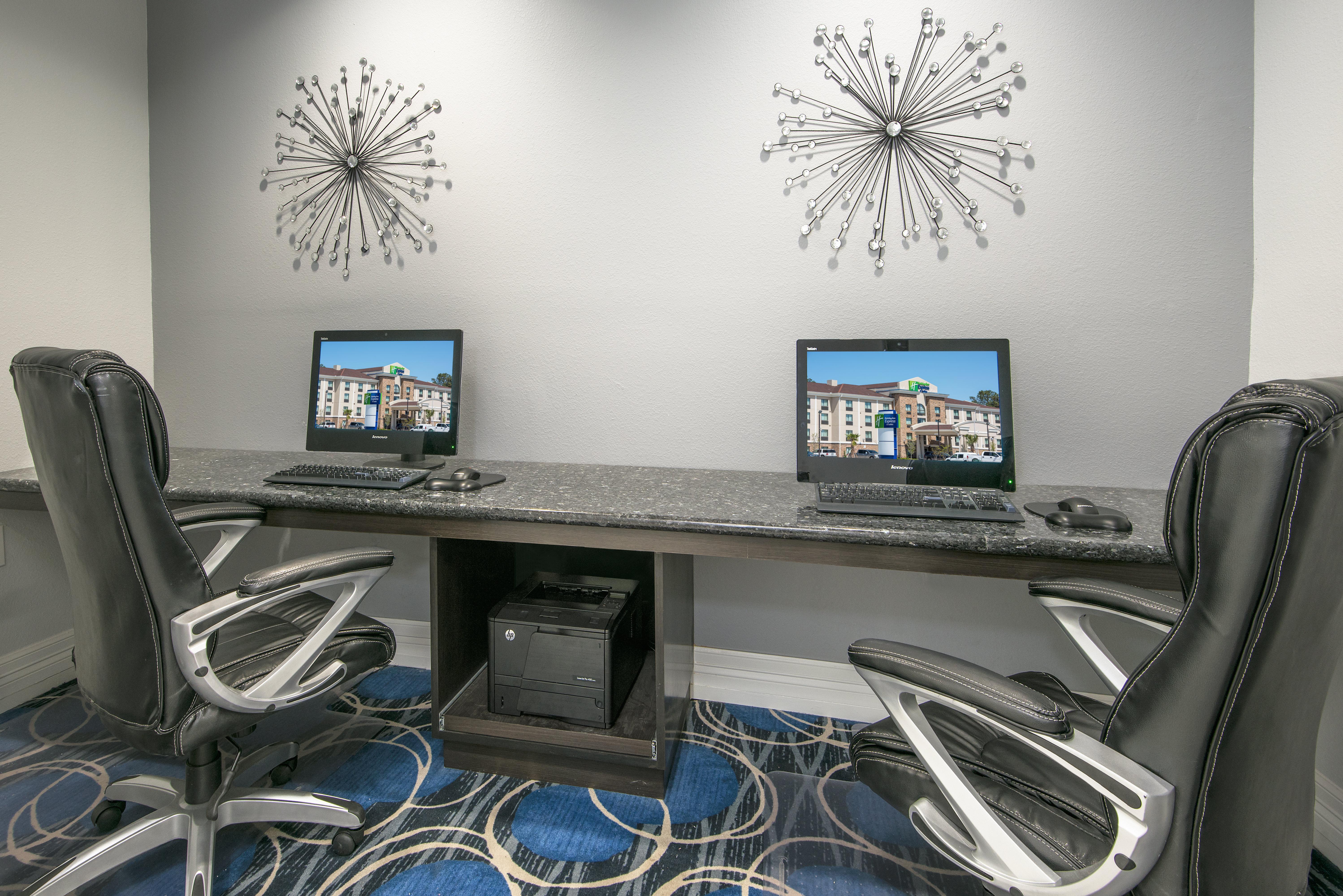 Holiday Inn Express And Suites Houston North - Iah Area By Ihg Eksteriør bilde