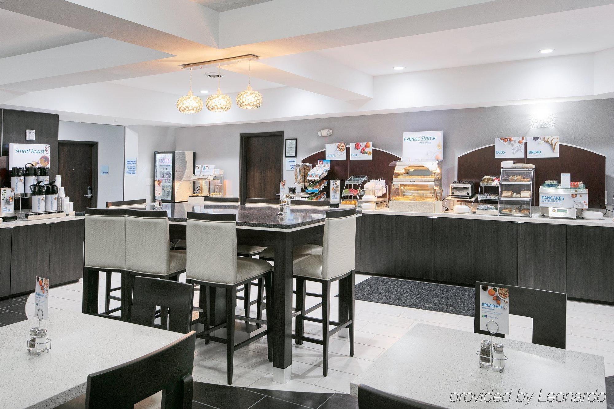 Holiday Inn Express And Suites Houston North - Iah Area By Ihg Eksteriør bilde