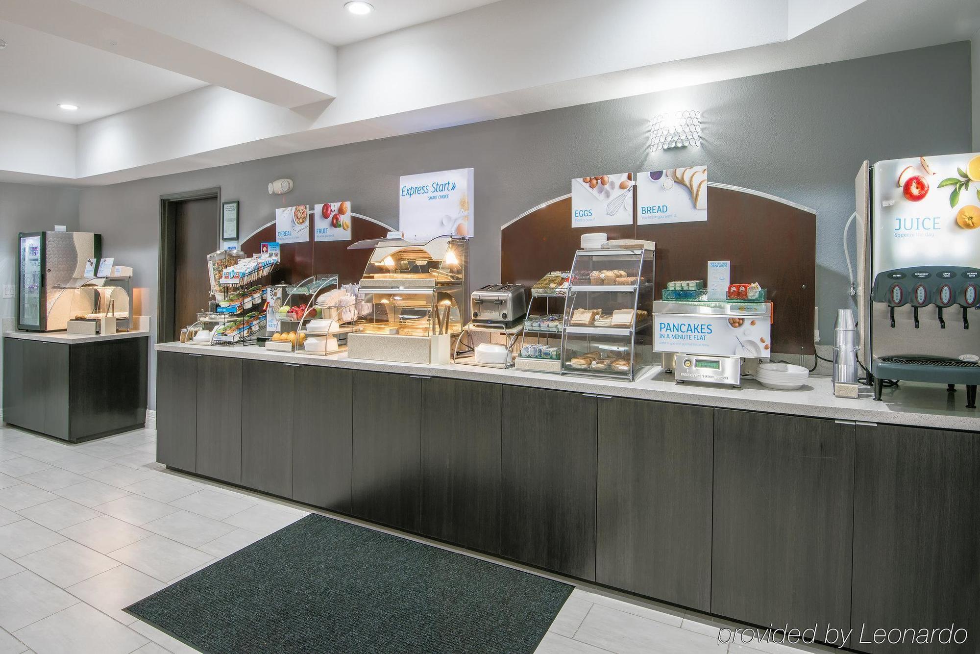 Holiday Inn Express And Suites Houston North - Iah Area By Ihg Eksteriør bilde