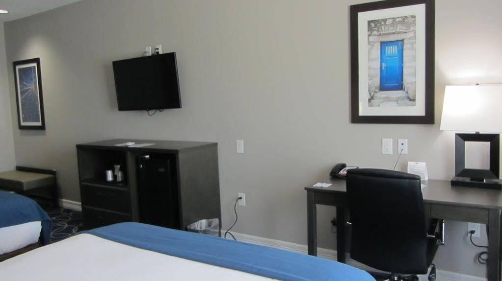 Holiday Inn Express And Suites Houston North - Iah Area By Ihg Eksteriør bilde